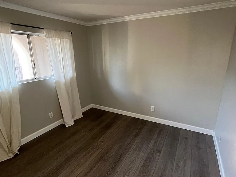 2530 Clairemont Dr #302 — Photo 8