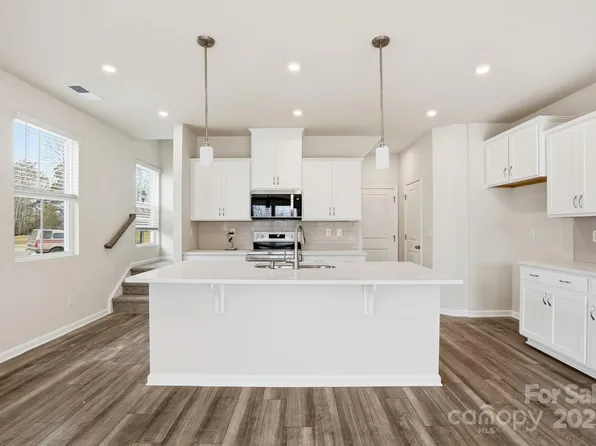 2135 Vinyasa Ln, Charlotte, NC 28215