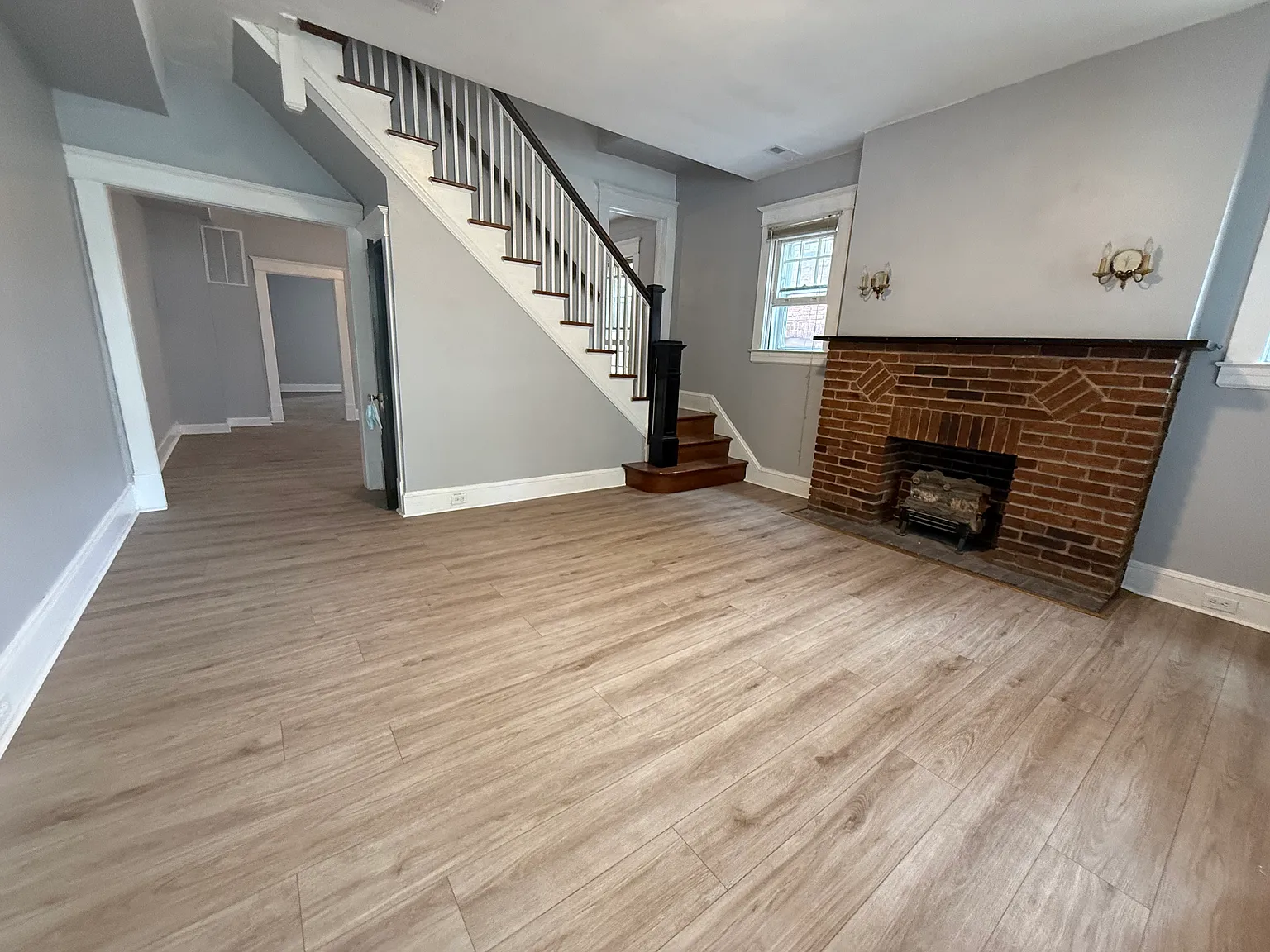 4 bed, 1.5 bath, 1856 sqft, $2,200 — Photo 2