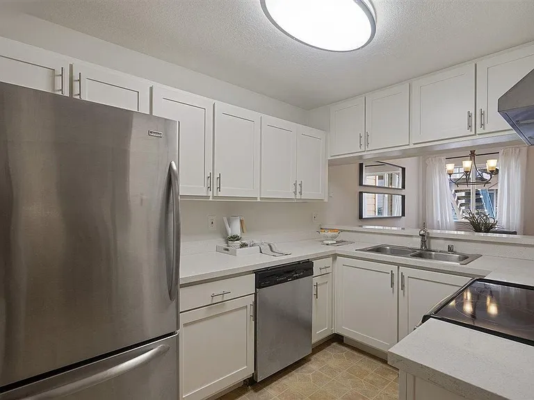 760 Canyon Oaks Dr #D — Photo 9