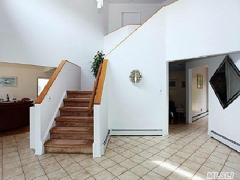 2nd image of 8 Clearmeadow Ct