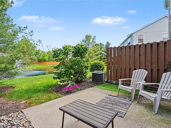 3rd image of 1665 Sugarbush Ct