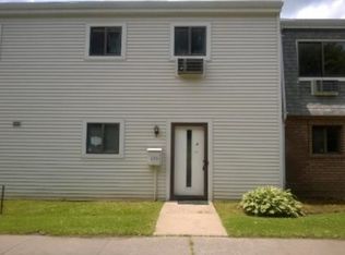 126 Sutton Pl, Bloomfield, CT 06002