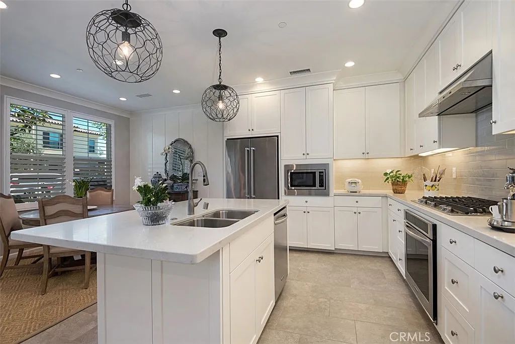 2 bed, 2.5 bath, 1501 sqft, $4,500 — Photo 3