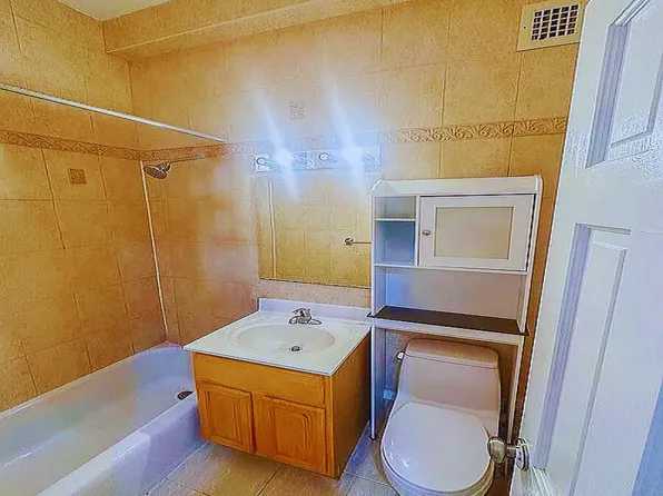 61-20 Grand Central Parkway image 16 of 22