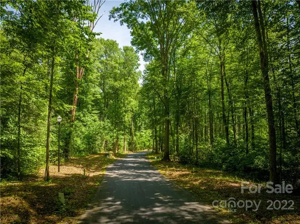 64 Twinbrook Ln, Maggie Valley, NC 28751