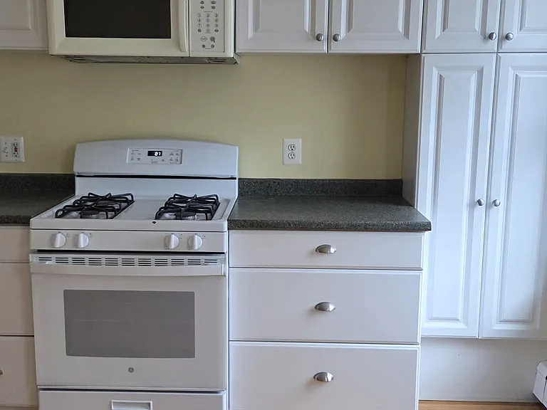 20 Clary St #3 — Photo 2