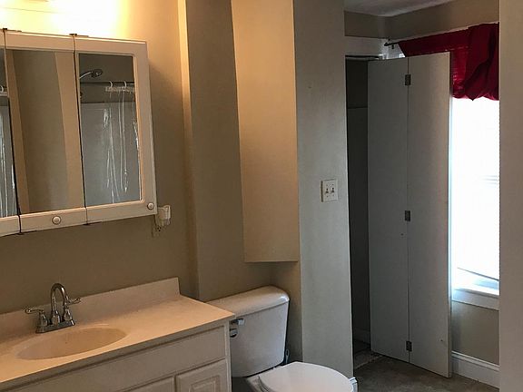 5th image of 902 Bedford St APT 2