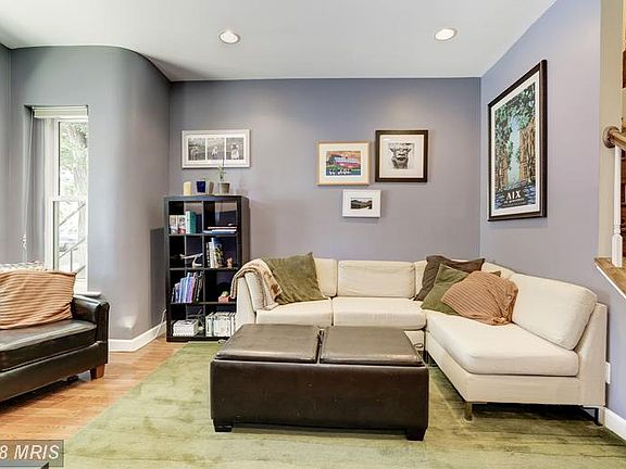 Living Room (2 of 3)