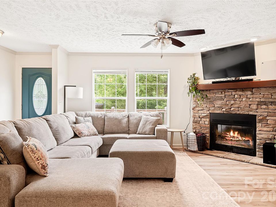 1st image of 11 Misty Ln