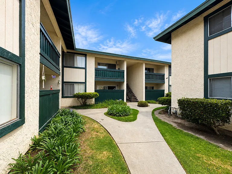 Del Ciervo Apartments