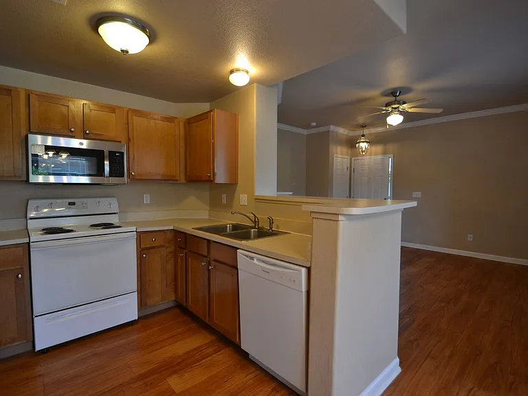 6924 Ash Creek Hts #104 — Photo 7