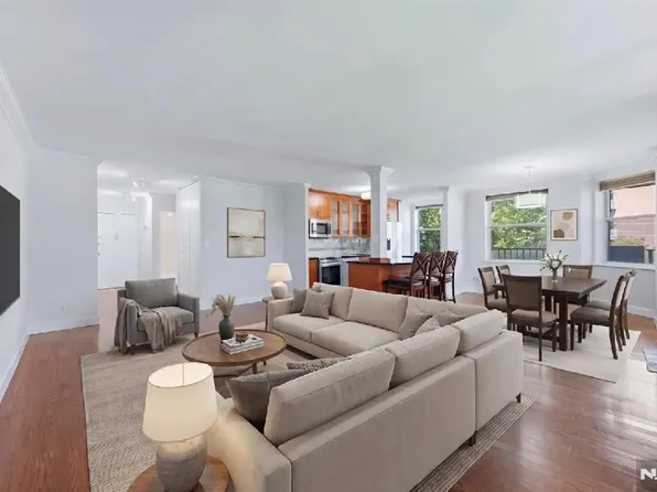 200 Grand Cove Way #4J, Edgewater, NJ 07020