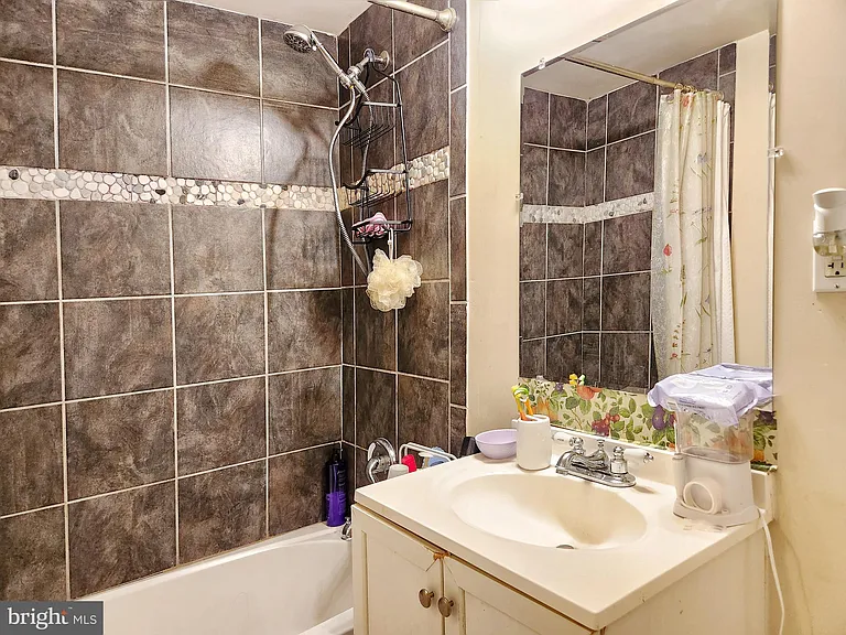 8245 Wycliffe Ct — Photo 30