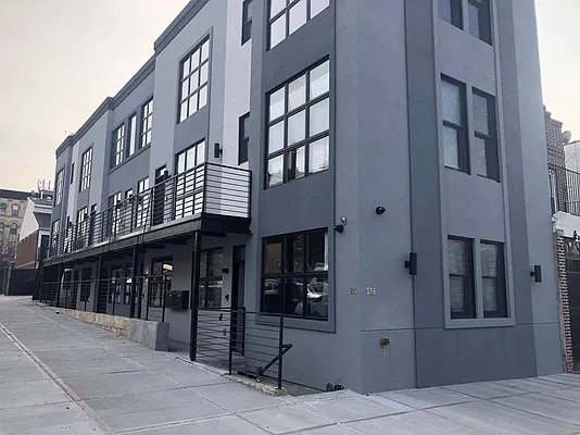 Rented by Premier Metro Realty Corp | media 26