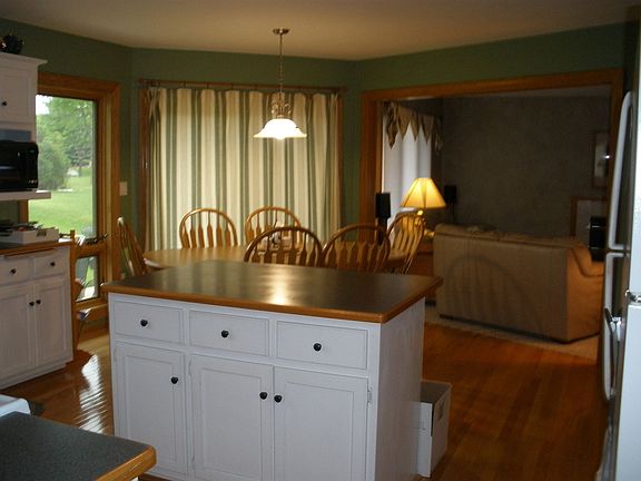 Kitchen - looking into family room