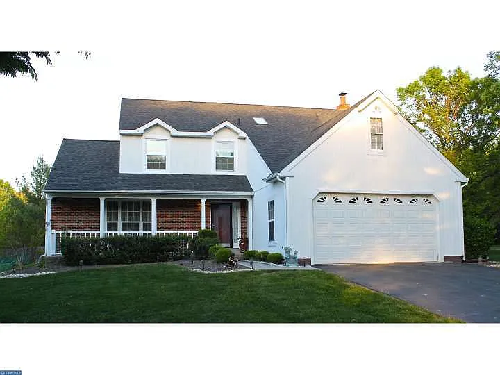 264 Emerald Dr photo 1