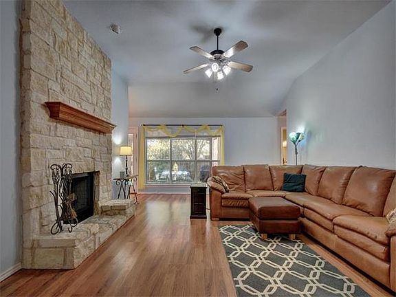 4th image of 2808 Glenwood Trl