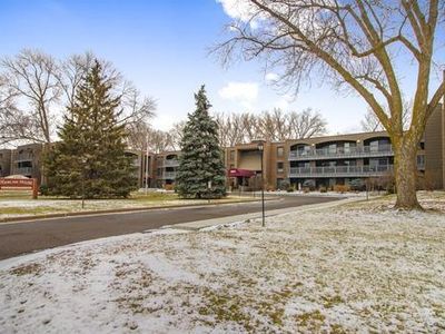 2800 Hamline Ave N APT 240, Roseville, MN, 55113