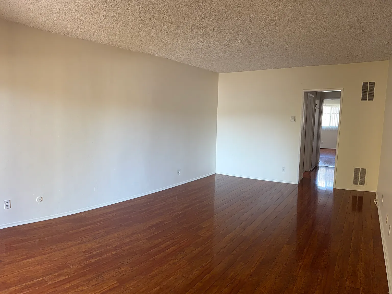 2 bed, 1000 sqft, $2,400 — Photo 3