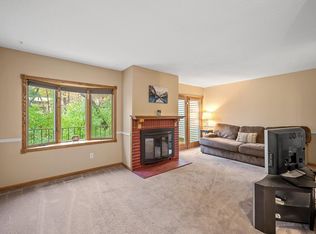 6716 Gretchen Ln N, Oakdale, MN 55128