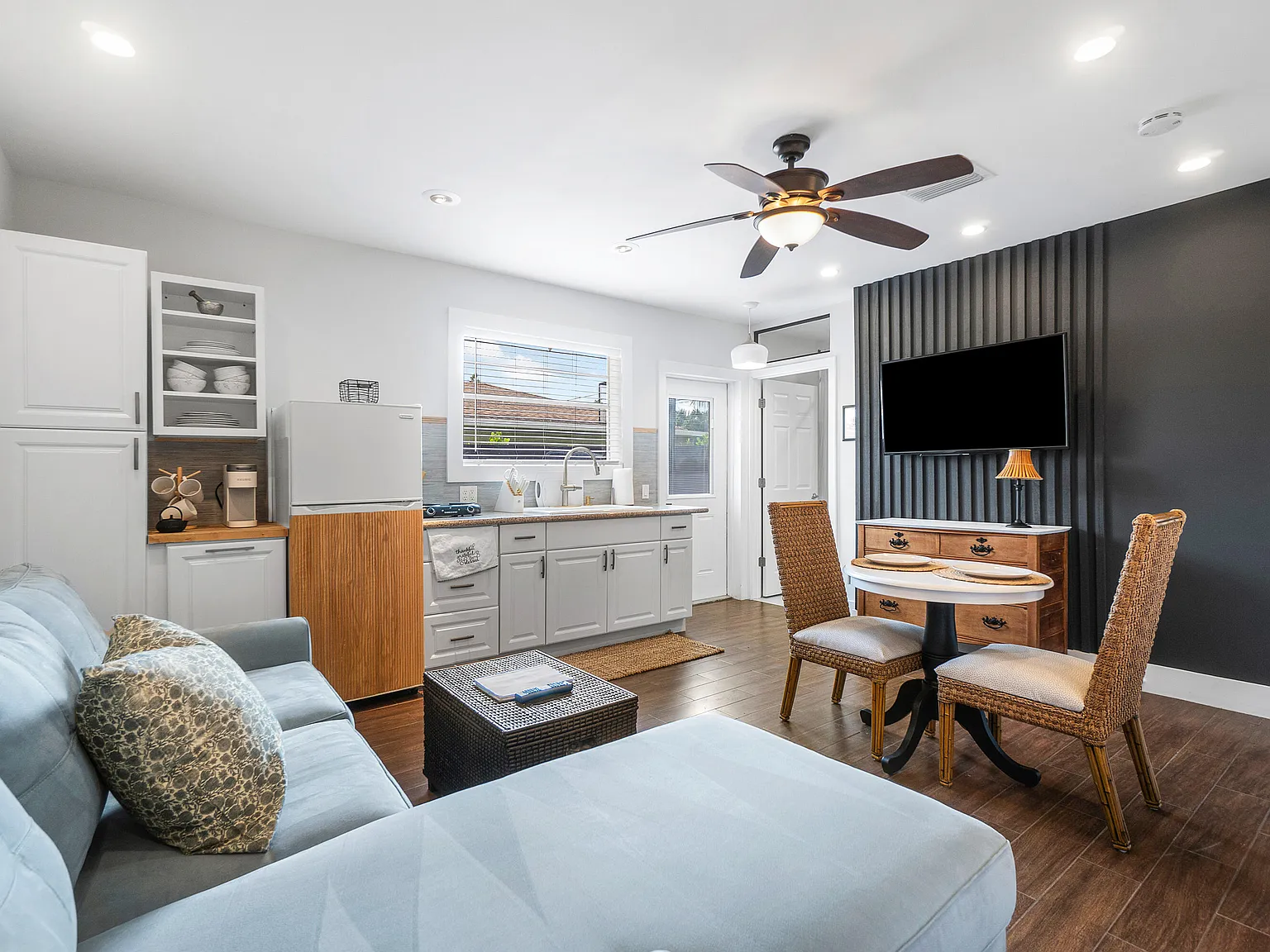 1 bed, 1.0 bath, 1527 sqft, $2,100 — Photo 1