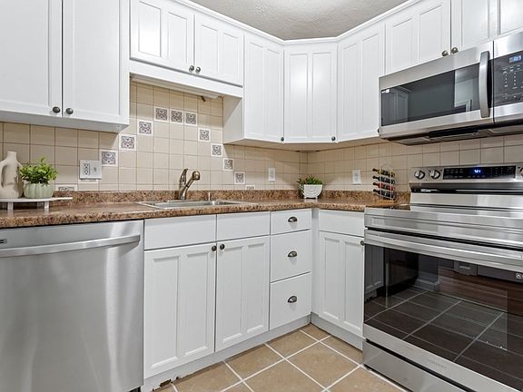 4th image of 59 Highland Glen Dr APT 303