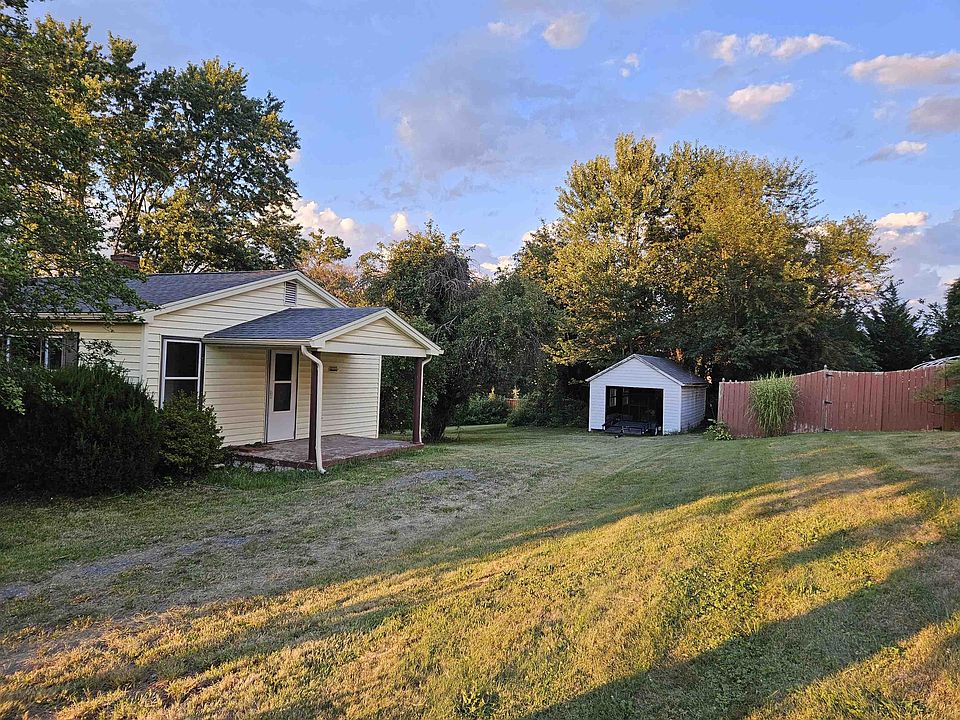 2nd image of 3925 Pirkey Ln