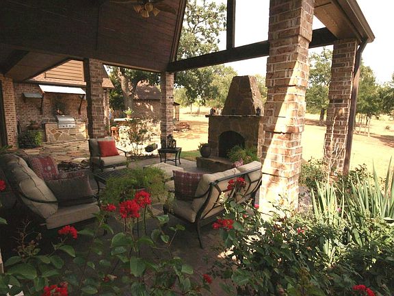 COVERED FLAGSTONE PATIO