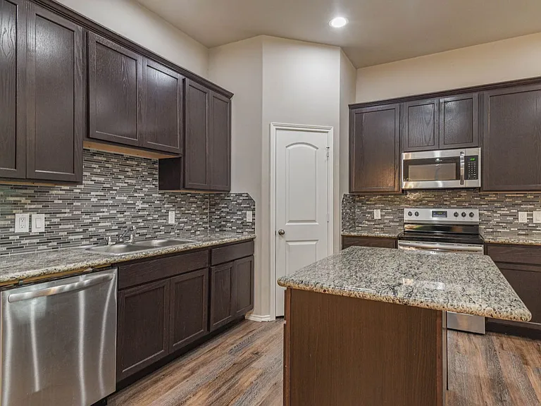15627 Sycamore Dr — Photo 7