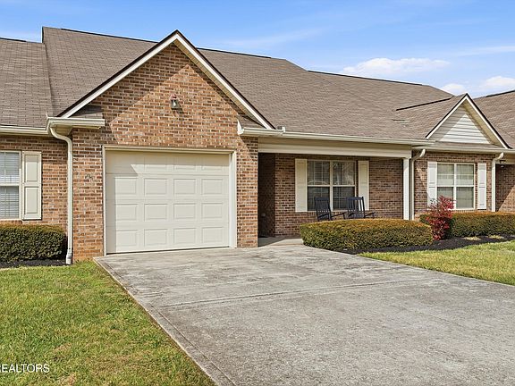3rd image of 415 Diamond Trace Way