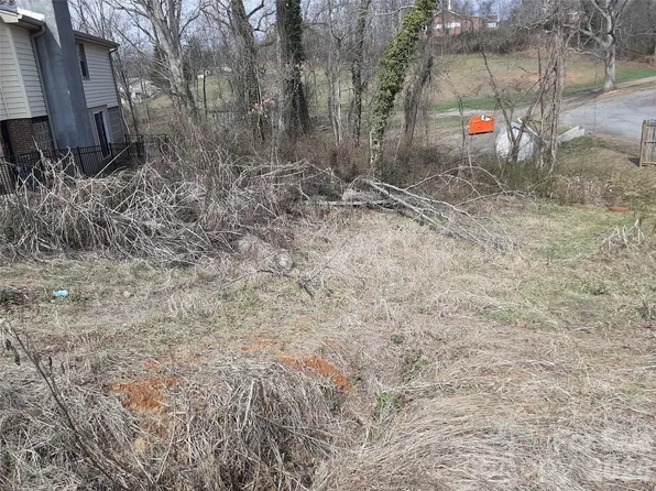 999999 Brook St, Asheville, NC 28803