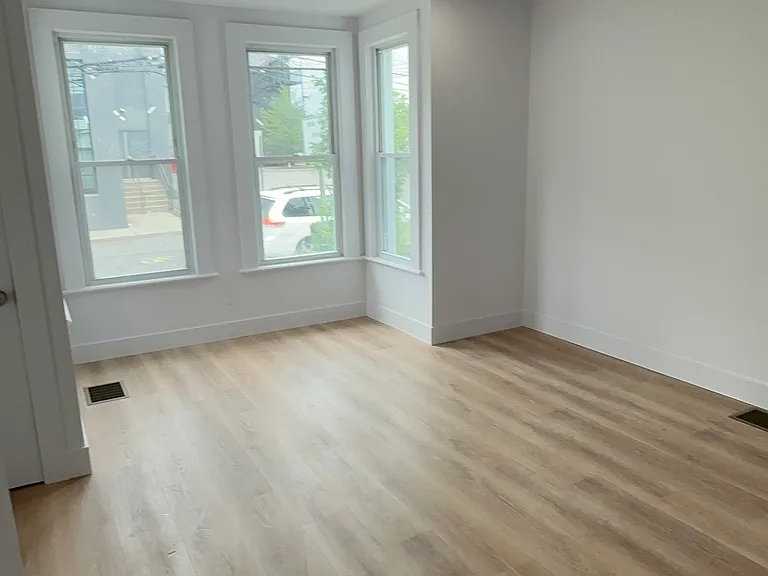 26 Rowan St #1 — Photo 5