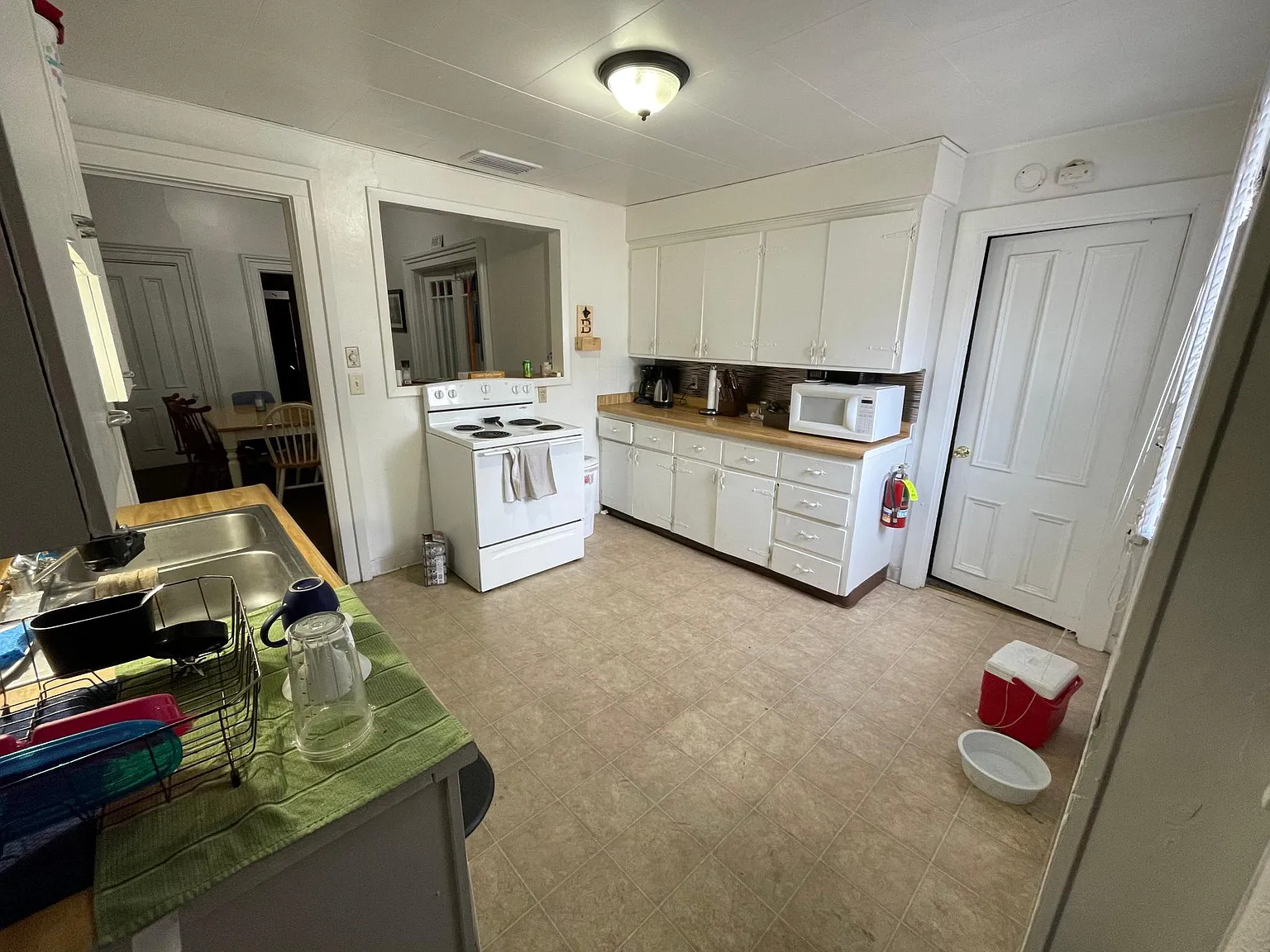 4 bed, 900 sqft, $1,600 — Photo 4