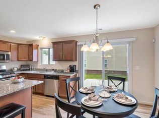 27054 Stoney Brook Dr #65, Trenton, MI 48183