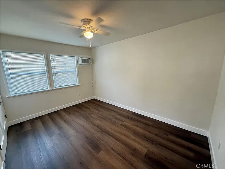 549 N Niagara St — Photo 14