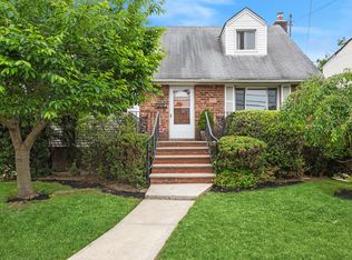 297 Bixley Heath, Lynbrook, NY 11563