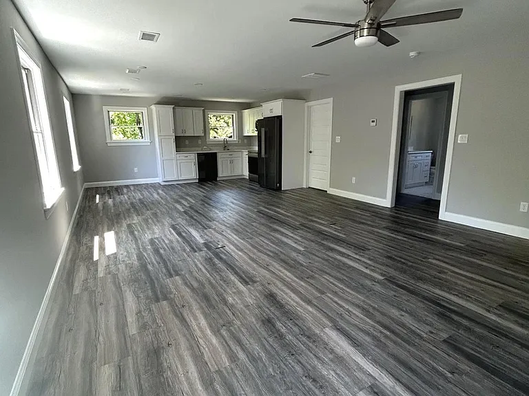 135 W Maple Ave #2 — Photo 4