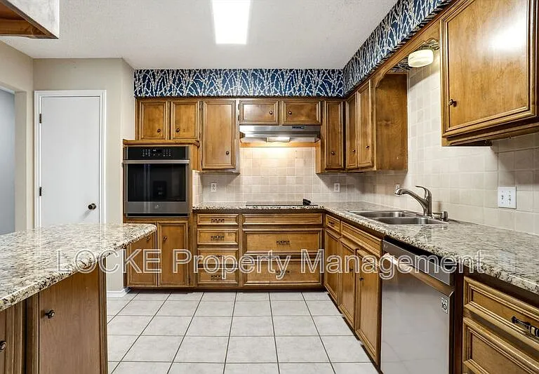 4917 Ledgestone Dr — Photo 7
