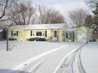 226 Meadowdale Dr, Rochester, NY 14624