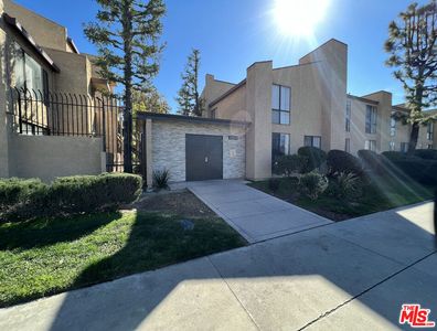 22038 Vanowen St APT 101, Canoga Park, CA, 91303