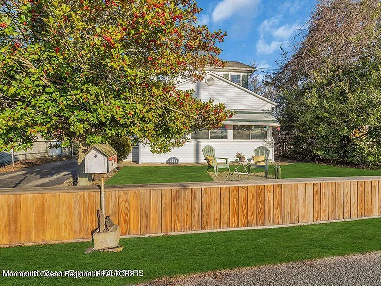 1708 Lake Dr — Photo 6