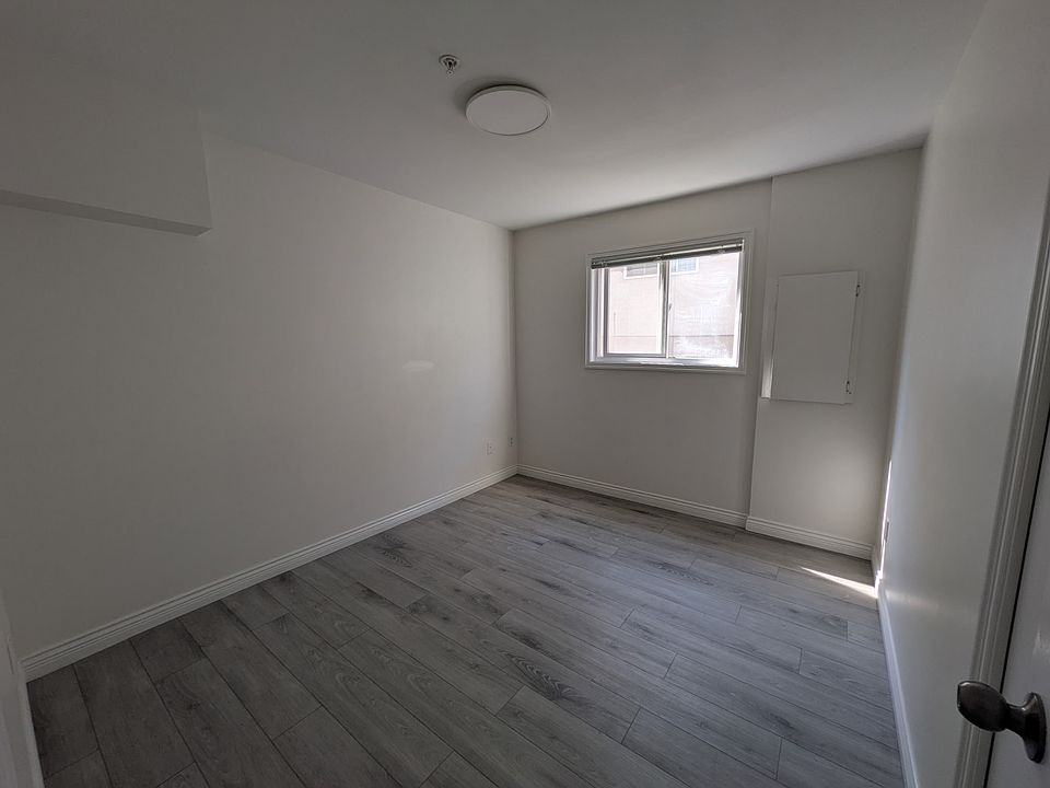 1st image of 7875 Fraser St