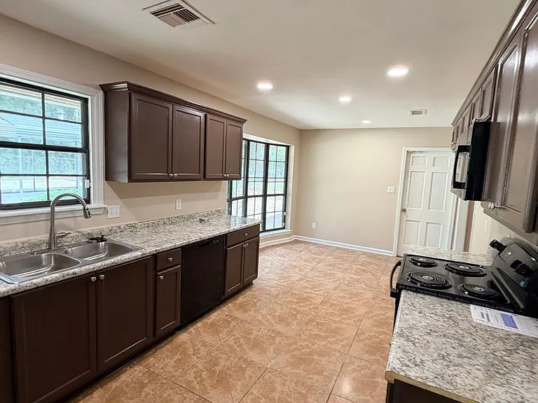 5047 Town North Dr — Photo 4