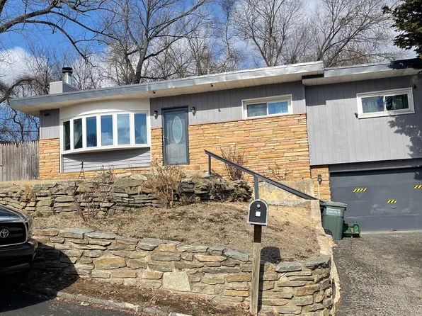 936 Wood Rd, Feasterville Trevose, PA 19053