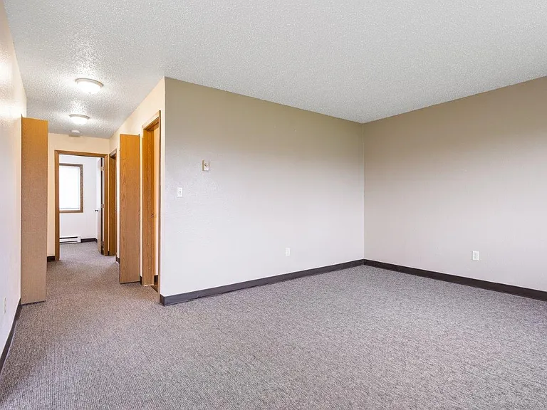 Huron Apartments — Photo 9