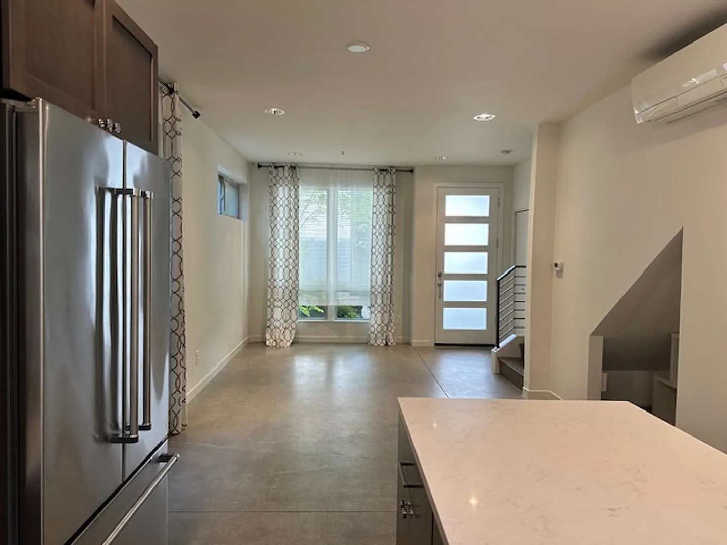 3 Bedroom Queen Anne Townhouse w/rooftop deck Available by November 16th at $4100! — Photo 3