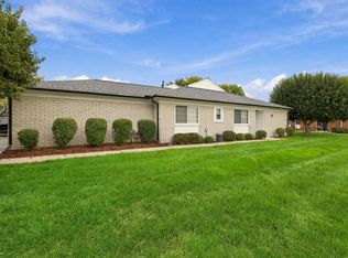 654 Country Club Dr, Saint Clair Shores, MI 48082