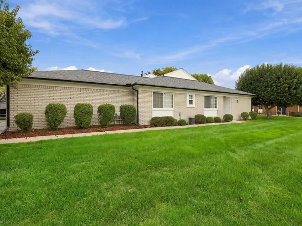 654 Country Club Dr, Saint Clair Shores, MI 48082