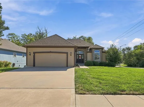 9451 N Adrian Ave, Kansas City, MO 64154